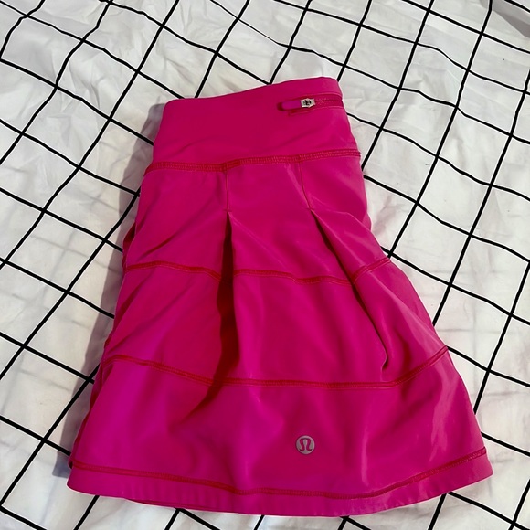 Sonic pink Lululemon pace rival mid rise long skirt in size 2!*used twice+preppy - Picture 2 of 2